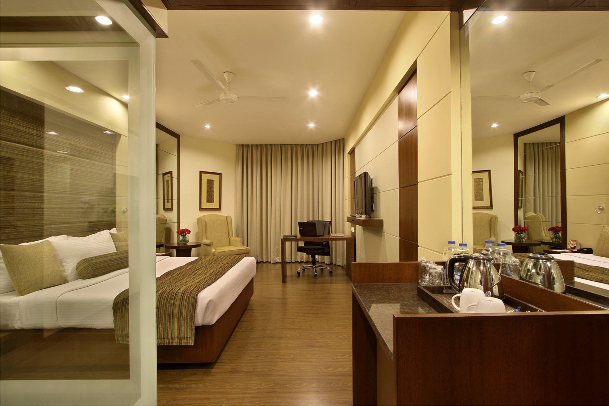 Hotel Express Residency Vadodara Zewnętrze zdjęcie